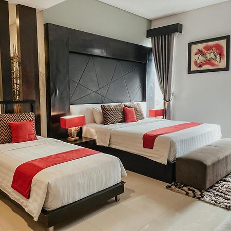 Prima Sr Hotel & Convention Yogyakarta Селеман Екстер'єр фото