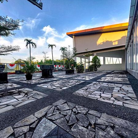 Prima Sr Hotel & Convention Yogyakarta Селеман Екстер'єр фото
