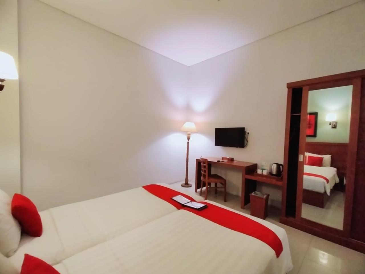 Prima Sr Hotel & Convention Yogyakarta Селеман Екстер'єр фото