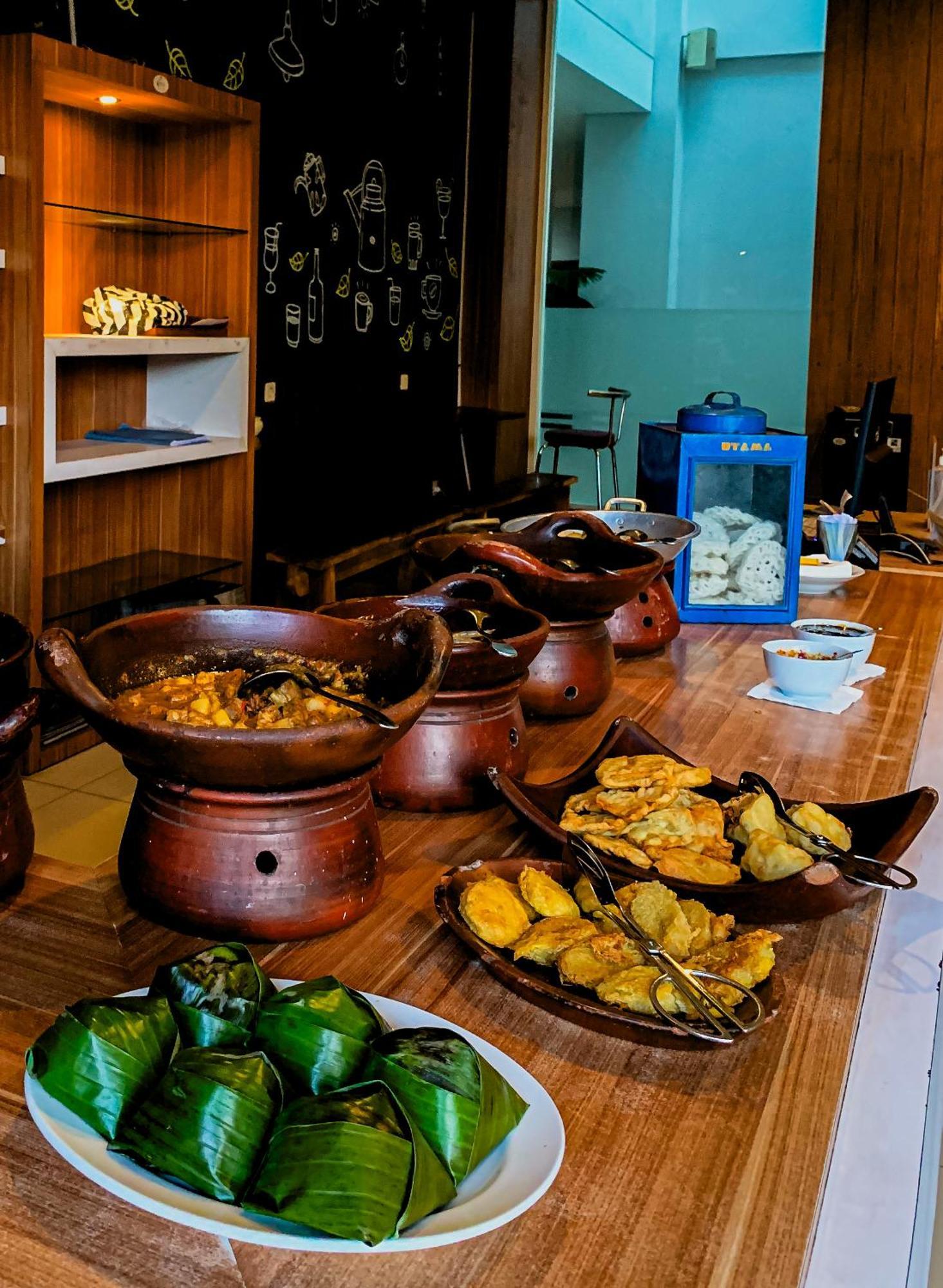 Prima Sr Hotel & Convention Yogyakarta Селеман Екстер'єр фото