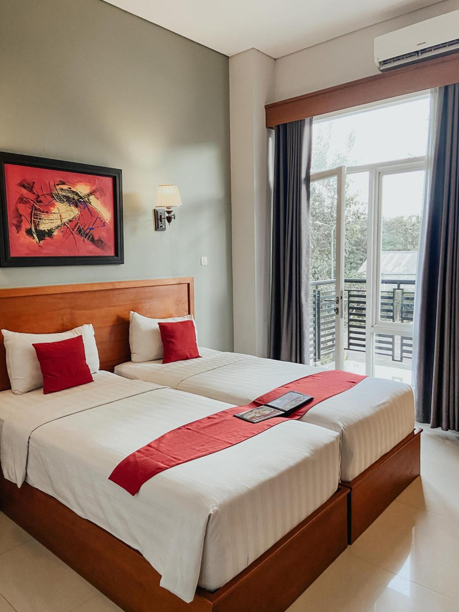 Prima Sr Hotel & Convention Yogyakarta Селеман Екстер'єр фото