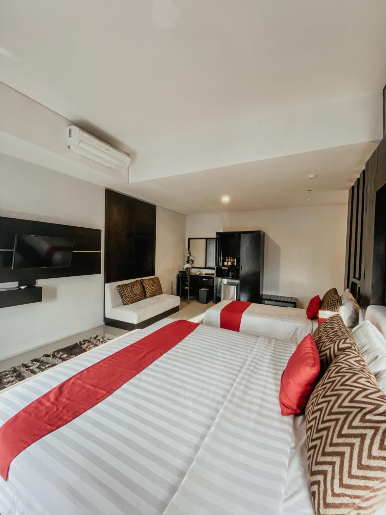 Prima Sr Hotel & Convention Yogyakarta Селеман Екстер'єр фото