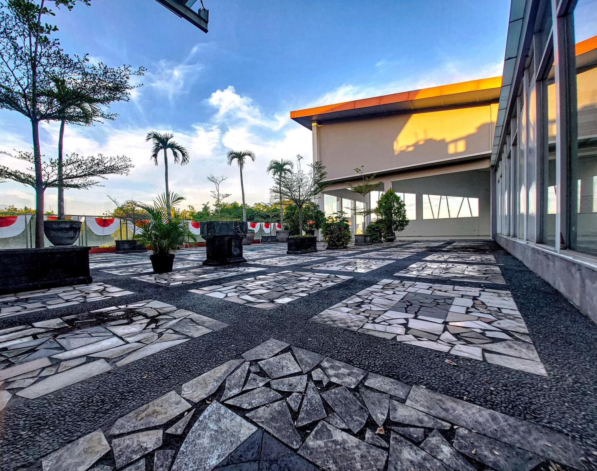 Prima Sr Hotel & Convention Yogyakarta Селеман Екстер'єр фото