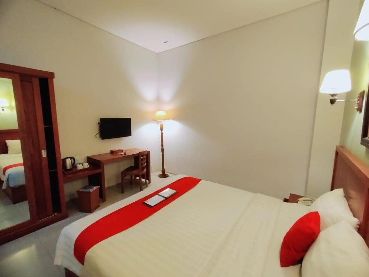 Prima Sr Hotel & Convention Yogyakarta Селеман Екстер'єр фото