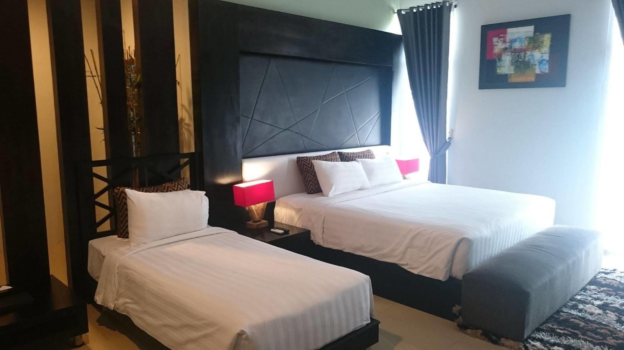 Prima Sr Hotel & Convention Yogyakarta Селеман Екстер'єр фото